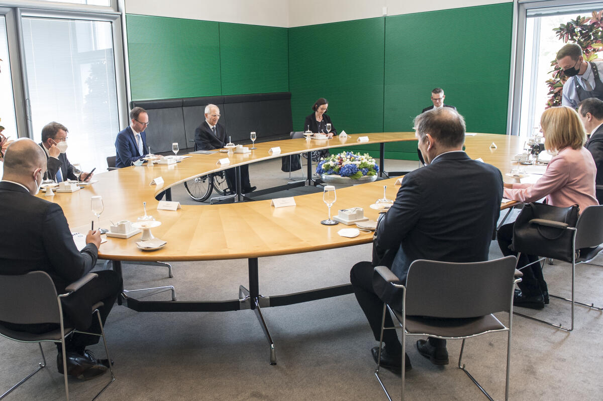 Bundestagspräsident Dr. Wolfgang Schäuble (4.vl), CDU/CSU, MdB, empfängt den Parlamentspräsidenten Serbiens, Ivica Dačić, zu einem Gespräch. Bundestagspräsident Dr. Wolfgang Schäuble (4.vl), CDU/CSU, MdB, empfängt den Parlamentspräsidenten Serbiens, Ivica Dačić, zu einem Gespräch.