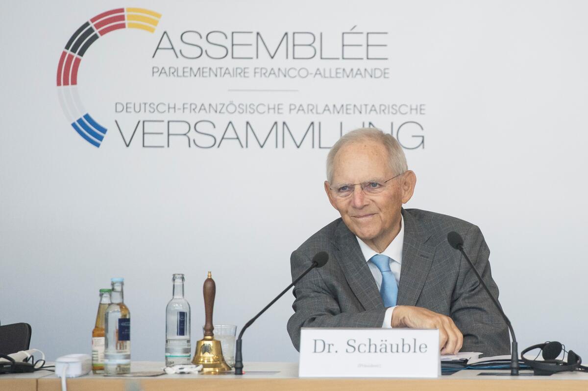 Videokonferenz der Deutsch-Französischen Parlamentarischen Versammlung - Bundestagspräsident Dr. Wolfgang Schäuble, CDU/CSU, MdB. Schäuble, Wolfgang Videokonferenz der Deutsch-Französischen Parlamentarischen Versammlung - Bundestagspräsident Dr. Wolfgang Schäuble, CDU/CSU, MdB.