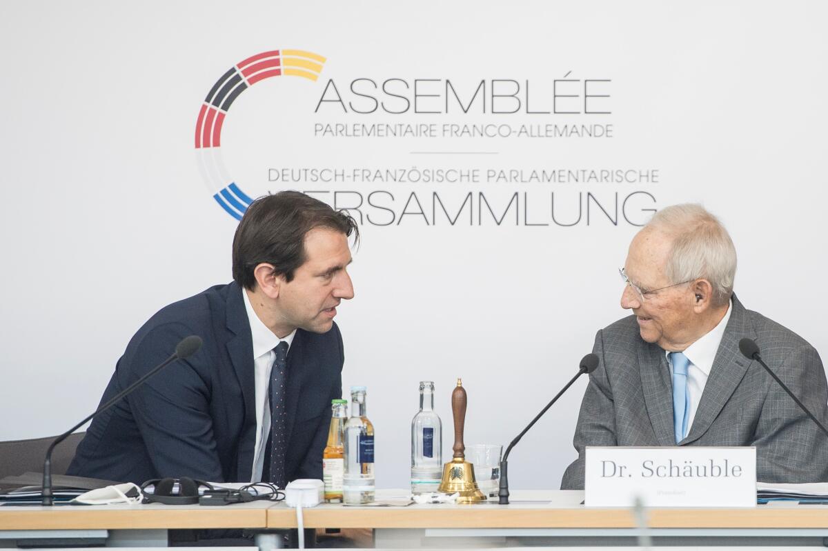 Videokonferenz der Deutsch-Französischen Parlamentarischen Versammlung - Vorsitzender Andreas Jung (l), CDU/CSU, MdB, und Bundestagspräsident Dr. Wolfgang Schäuble (r), CDU/CSU, MdB. Schäuble, Wolfgang; Jung, Andreas Videokonferenz der Deutsch-Französischen Parlamentarischen Versammlung - Vorsitzender Andreas Jung (l), CDU/CSU, MdB, und Bundestagspräsident Dr. Wolfgang Schäuble (r), CDU/CSU, MdB.