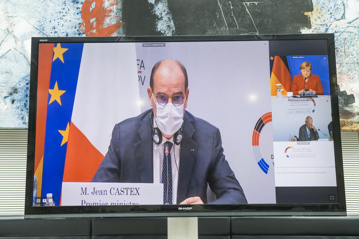 Videokonferenz der Deutsch-Französischen Parlamentarischen Versammlung - Jean Castex (auf dem Bildschirm), Premierminister von Frankreich, ist zugeschaltet. Castex, Jean Videokonferenz der Deutsch-Französischen Parlamentarischen Versammlung - Jean Castex (auf dem Bildschirm), Premierminister von Frankreich, ist zugeschaltet.