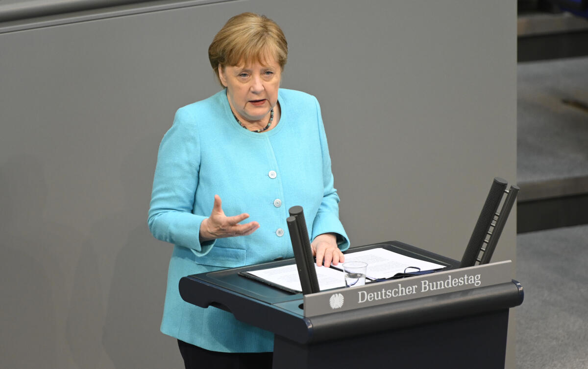 Bundeskanzlerin Dr. Angela Merkel (CDU) gibt eine Regierungserklärung zu Beginn der 236. Sitzung des Bundestages am Donnerstag, 24. Juni 2021 ab. Merkel, Angela Bundeskanzlerin Dr. Angela Merkel (CDU) gibt eine Regierungserklärung zu Beginn der 236. Sitzung des Bundestages am Donnerstag, 24. Juni 2021 ab.