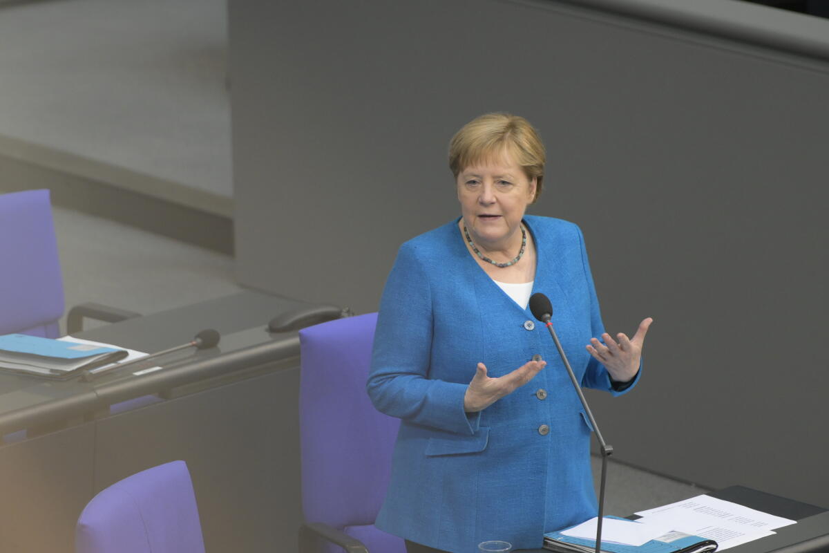 Bundeskanzlerin Dr. Angela Merkel (CDU) in der Regierungsbefragung bei der 235. Sitzung des Bundestages. Merkel, Angela Bundeskanzlerin Dr. Angela Merkel (CDU) in der Regierungsbefragung bei der 235. Sitzung des Bundestages.