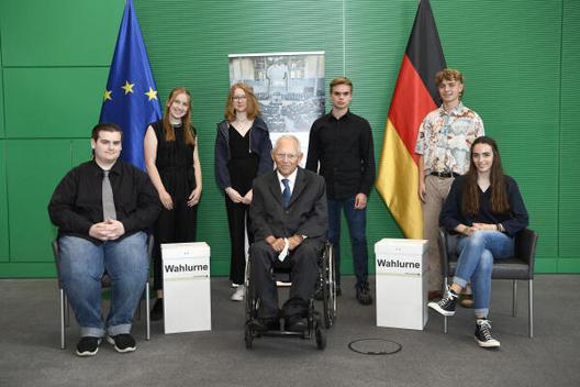 Schäuble, Wolfgang; Janowsky, Magnus; Langeloh, Diane; Müller-Härlin, Elisabeth; Philipp, Yanic; Nölte, Jakob; Einwächter, Felipa Reichstagsgebäude, Innenansicht