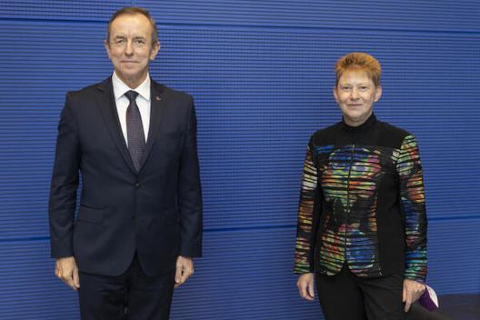 Pau, Petra Reichstagsgebäude