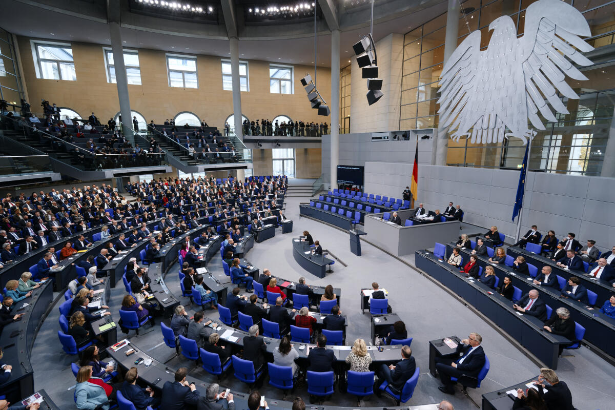 Blick in den Plenarsaal während der konstituierenden Sitzung des 20. Deutschen Bundestages. Blick in den Plenarsaal während der konstituierenden Sitzung des 20. Deutschen Bundestages.