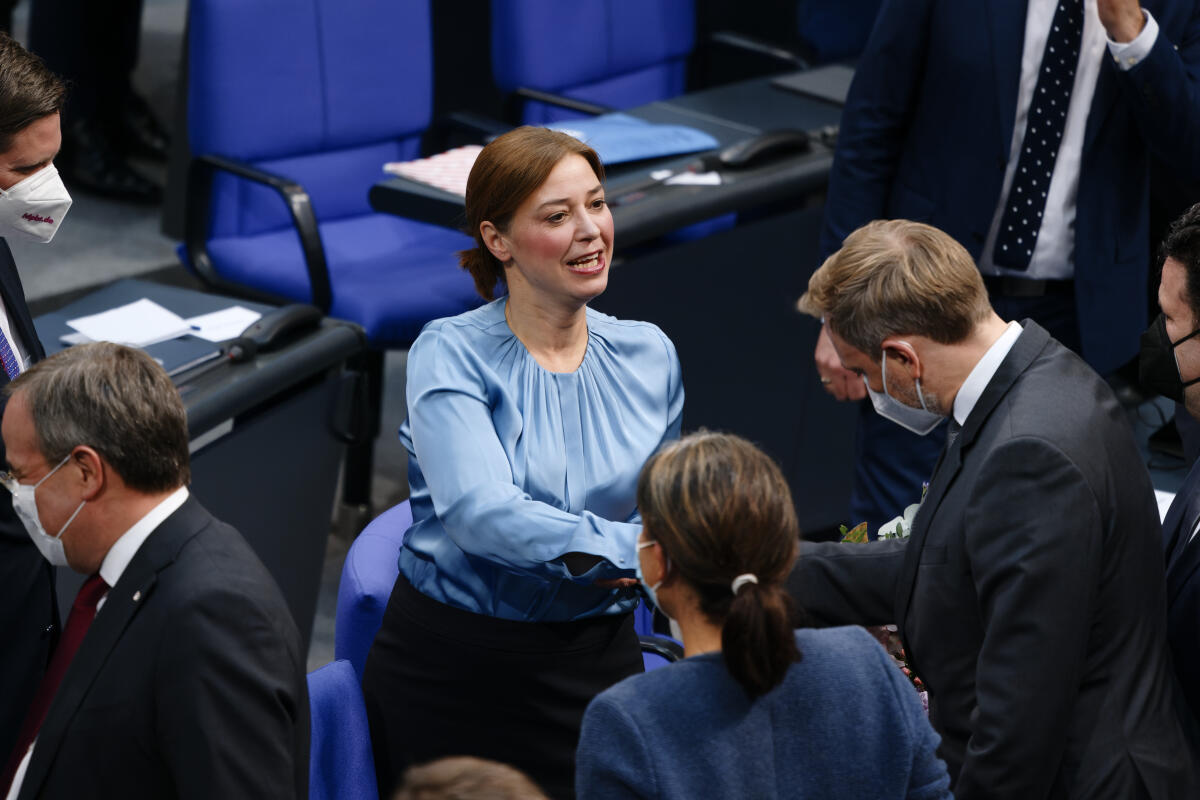 Vizepräsidentin Yvonne Magwas, CDU, MdB nach ihrer Wahl während der konstituierenden Sitzung des Deutschen Bundestages für die 20. Wahlperiode. Magwas, Yvonne Vizepräsidentin Yvonne Magwas, CDU, MdB nach ihrer Wahl während der konstituierenden Sitzung des Deutschen Bundestages für die 20. Wahlperiode.