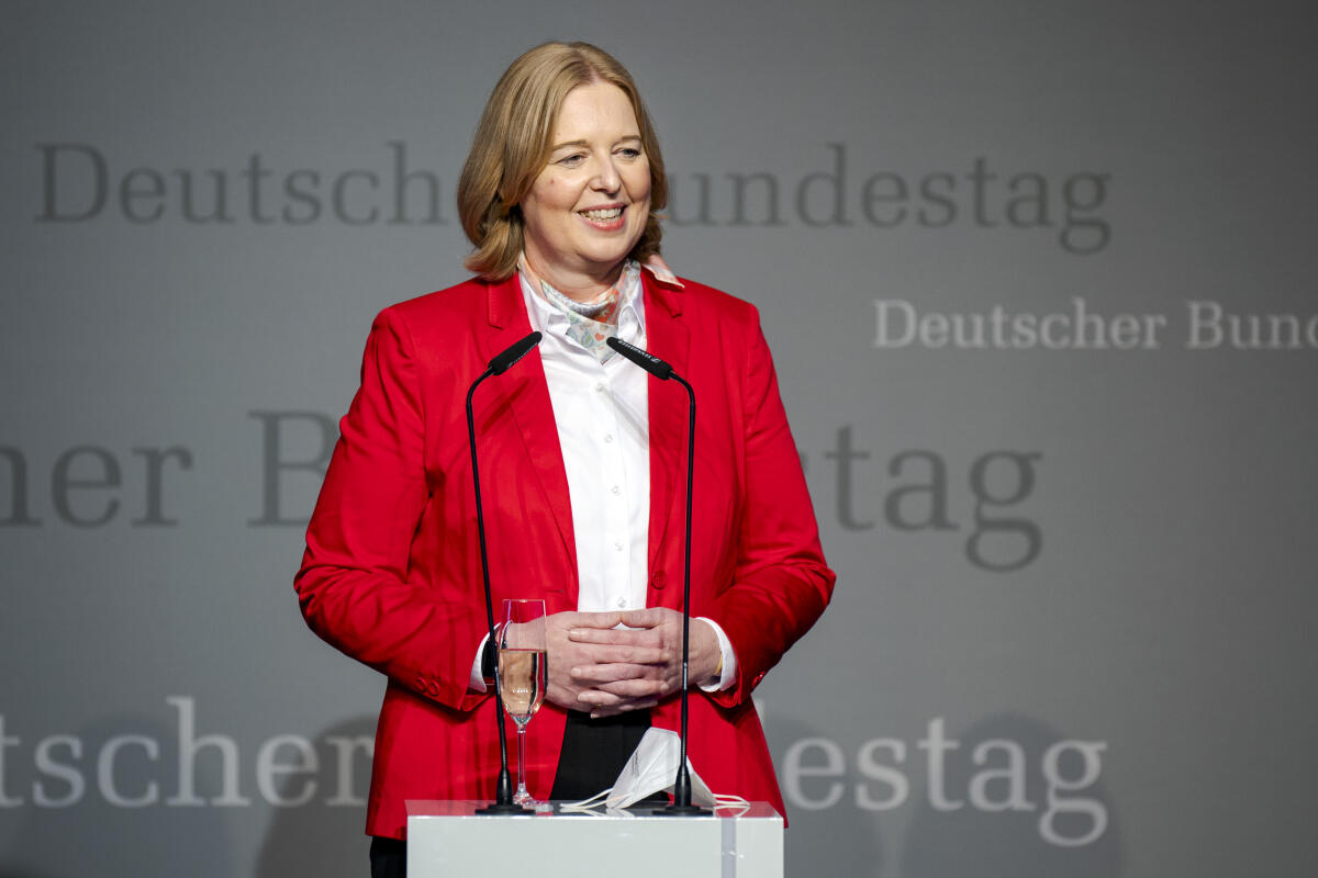 Empfang im Paul-Löbe-Haus nach der konstituierenden Sitzung des 20. Deutschen Bundestages. Hier: Ansprache der neuen Bundestagspräsidentin Bärbel Bas, SPD, MdB. Bas, Bärbel Empfang im Paul-Löbe-Haus nach der konstituierenden Sitzung des 20. Deutschen Bundestages. Hier: Ansprache der neuen Bundestagspräsidentin Bärbel Bas, SPD, MdB.