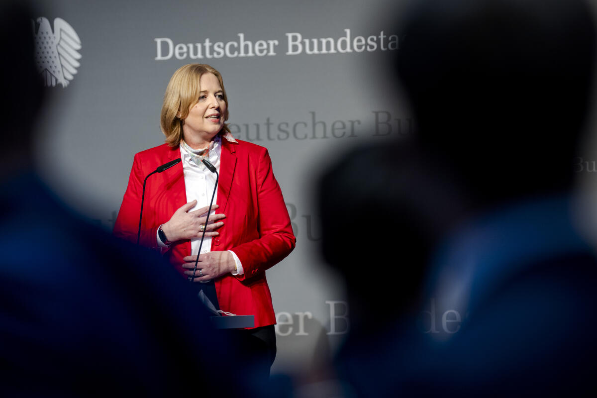 Empfang im Paul-Löbe-Haus nach der konstituierenden Sitzung des 20. Deutschen Bundestages. Hier: Ansprache der neuen Bundestagspräsidentin Bärbel Bas, SPD, MdB. Bas, Bärbel Empfang im Paul-Löbe-Haus nach der konstituierenden Sitzung des 20. Deutschen Bundestages. Hier: Ansprache der neuen Bundestagspräsidentin Bärbel Bas, SPD, MdB.