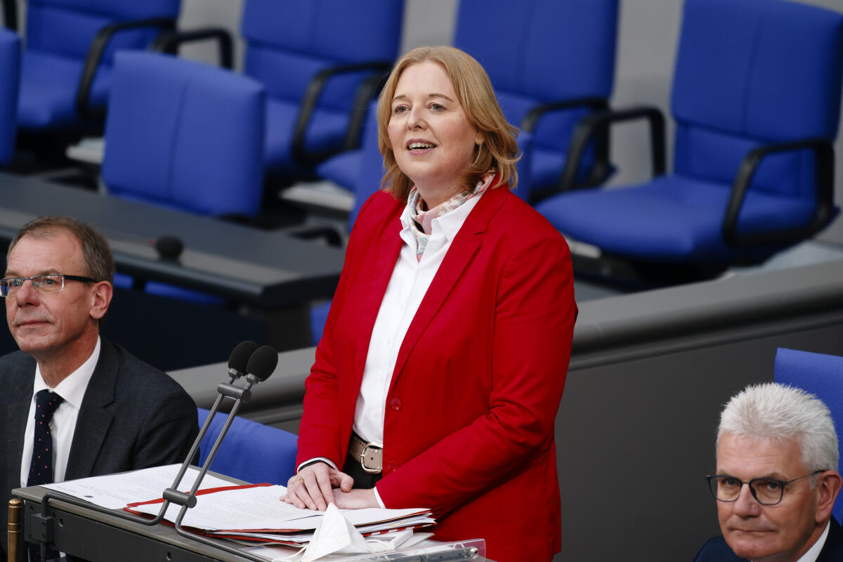 Bärbel Bas, Präsidentin des Deutschen Bundestages hält ihre Antrittsrede während der konstituierenden Sitzung des Deutschen Bundestages für die 20. Wahlperiode. Bas, Bärbel Bärbel Bas, Präsidentin des Deutschen Bundestages hält ihre Antrittsrede während der konstituierenden Sitzung des Deutschen Bundestages für die 20. Wahlperiode.