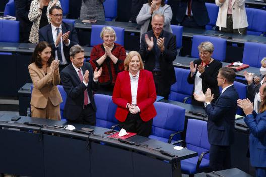 Bas, Bärbel; Özoguz, Aydan; Mützenich, Rolf; Schneider, Carsten; Bartol, Sören; Mast, Katja; Miersch, Matthias; Katzmarek, Gabriele Reichstagsgebäude, Plenarsaal