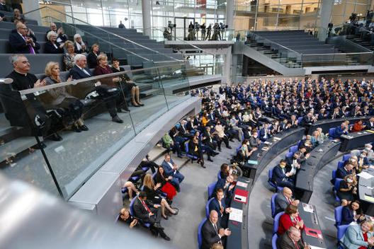 Merkel, Angela; Süssmuth, Rita; Steinmeier, Frank-Walter Reichstagsgebäude, Plenarsaal