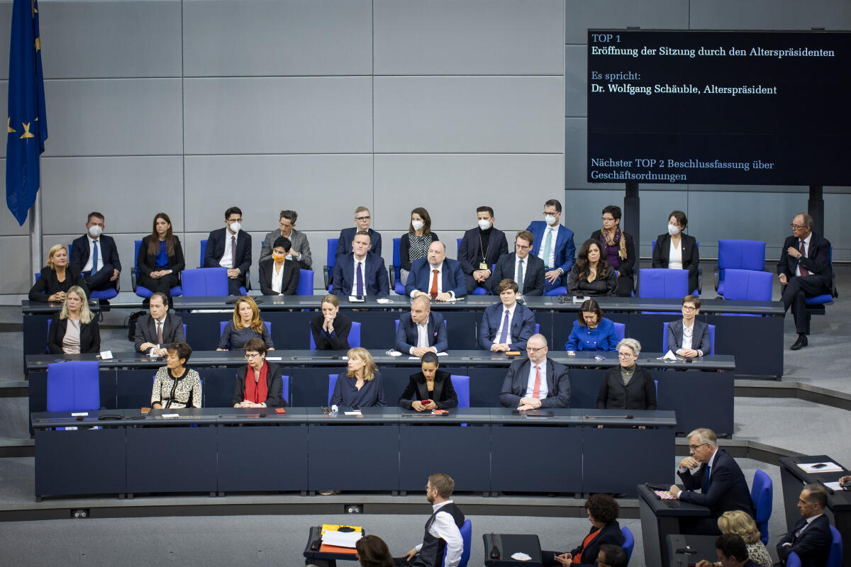 Blick auf die Bundesratsbank im Plenarsaal im Reichstagsgebäude während der Konstituierenden Sitzung des 20. Deutschen Bundestages. Blick auf die Bundesratsbank im Plenarsaal im Reichstagsgebäude während der Konstituierenden Sitzung des 20. Deutschen Bundestages.