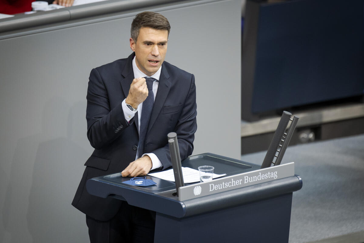 Stefan Müller, MdB, CDU/CSU, während seiner Rede bei der Konstituierenden Sitzung des 20. Deutschen Bundestages. Müller, Stefan Stefan Müller, MdB, CDU/CSU, während seiner Rede bei der Konstituierenden Sitzung des 20. Deutschen Bundestages.