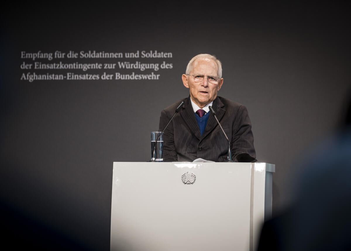 Bundestagspräsident Dr. Wolfgang Schäuble, CDU/CSU, MdB, während seiner Rede zur Würdigung des Afghanistan-Einsatzes der Bundeswehr. Schäuble, Wolfgang Bundestagspräsident Dr. Wolfgang Schäuble, CDU/CSU, MdB, während seiner Rede zur Würdigung des Afghanistan-Einsatzes der Bundeswehr.