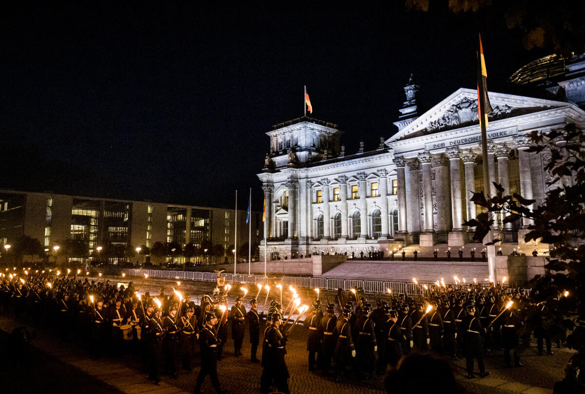  Würdigung des Afghanistan-Einsatzes durch einen Großen Zapfenstreich auf dem Platz der Republik in Berlin.