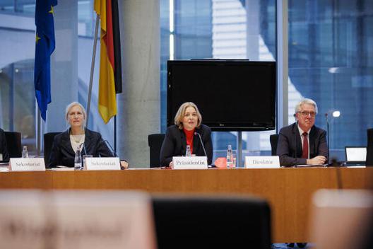 Bas, Bärbel; Müller, Lorenz; Hasenjäger, Beate Paul-Löbe-Haus, Sitzungssaal
