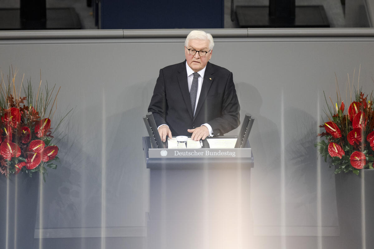 Erinnerung an den Angriffs- und Vernichtungskrieg in Ost-& Südosteuropa durch den Bundespräsidenten Frank-Walter Steinmeier zum Volkstrauertag. Die Gedenkstunde findet jährlich im Plenarsaal des Deutschen Bundestages statt. Steinmeier, Frank-Walter Erinnerung an den Angriffs- und Vernichtungskrieg in Ost-& Südosteuropa durch den Bundespräsidenten Frank-Walter Steinmeier zum Volkstrauertag. Die Gedenkstunde findet jährlich im Plenarsaal des Deutschen Bundestages statt.