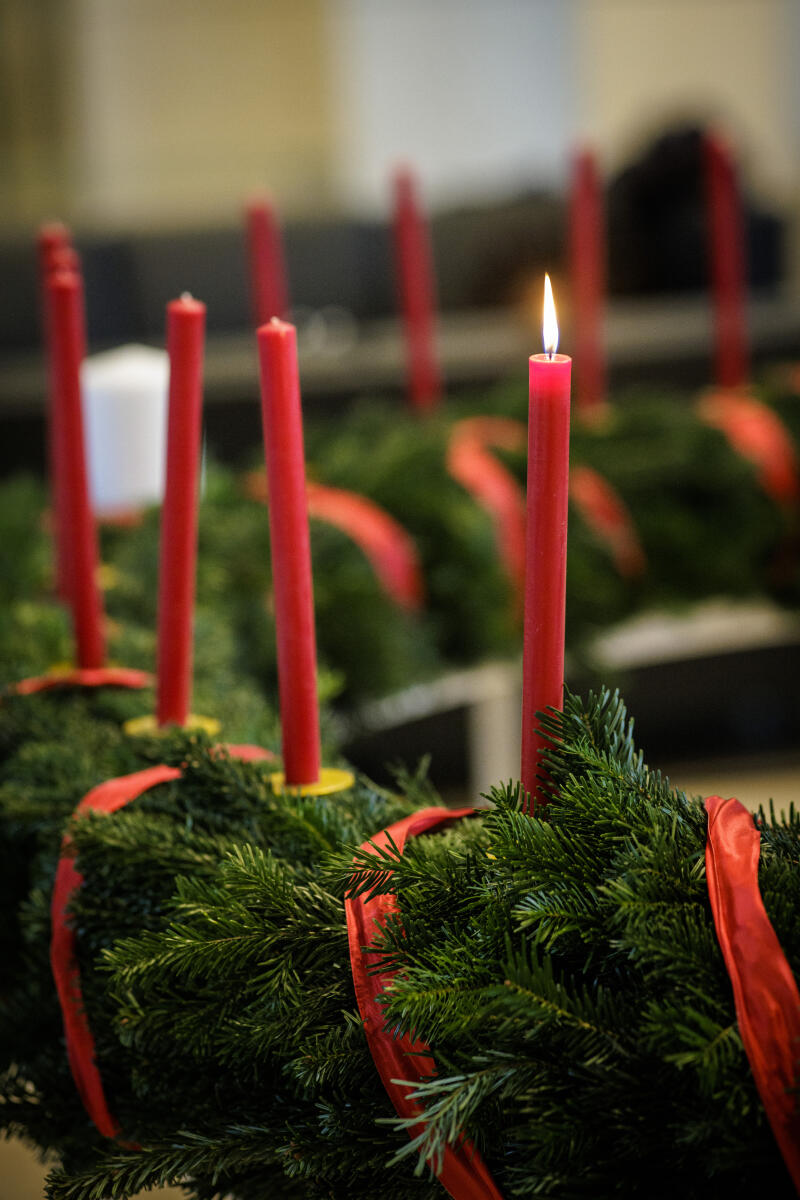 Übergabe des Wichern-Adventskranzes im Reichstagsgebäude. Übergabe des Wichern-Adventskranzes im Reichstagsgebäude.