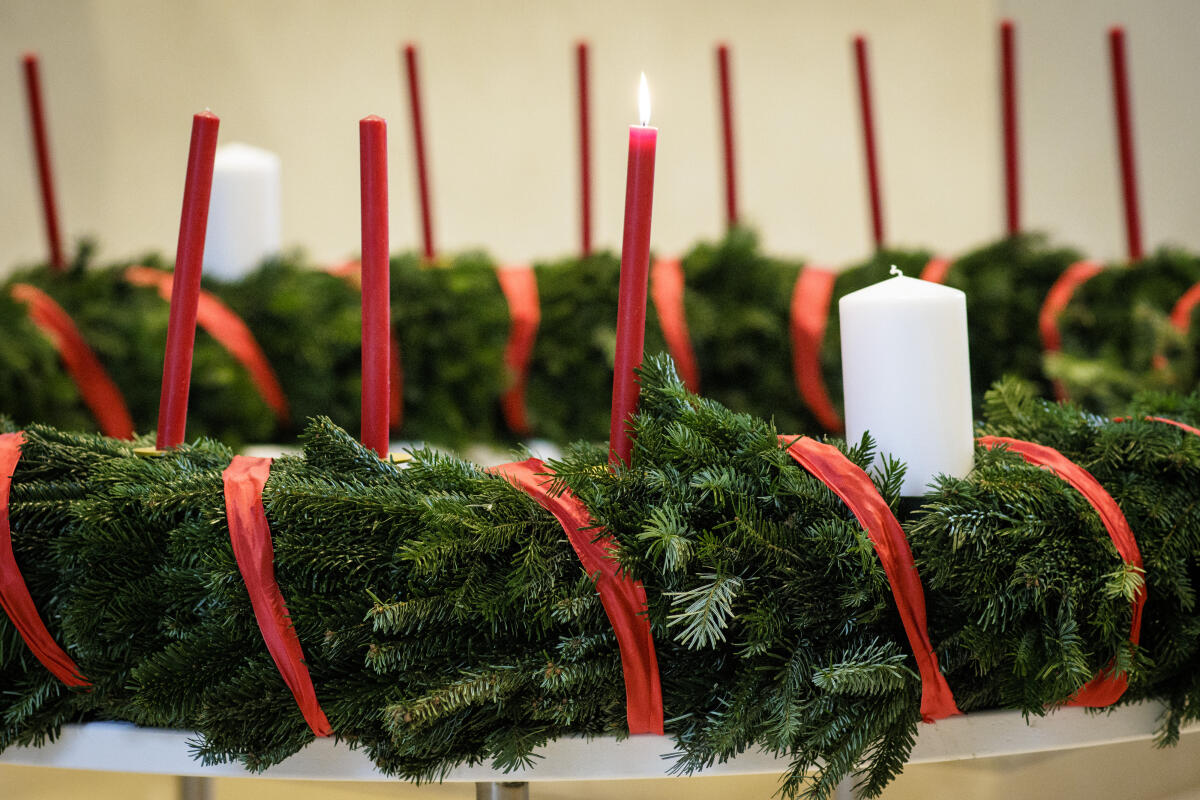 Übergabe des Wichern-Adventskranzes im Reichstagsgebäude. Übergabe des Wichern-Adventskranzes im Reichstagsgebäude.
