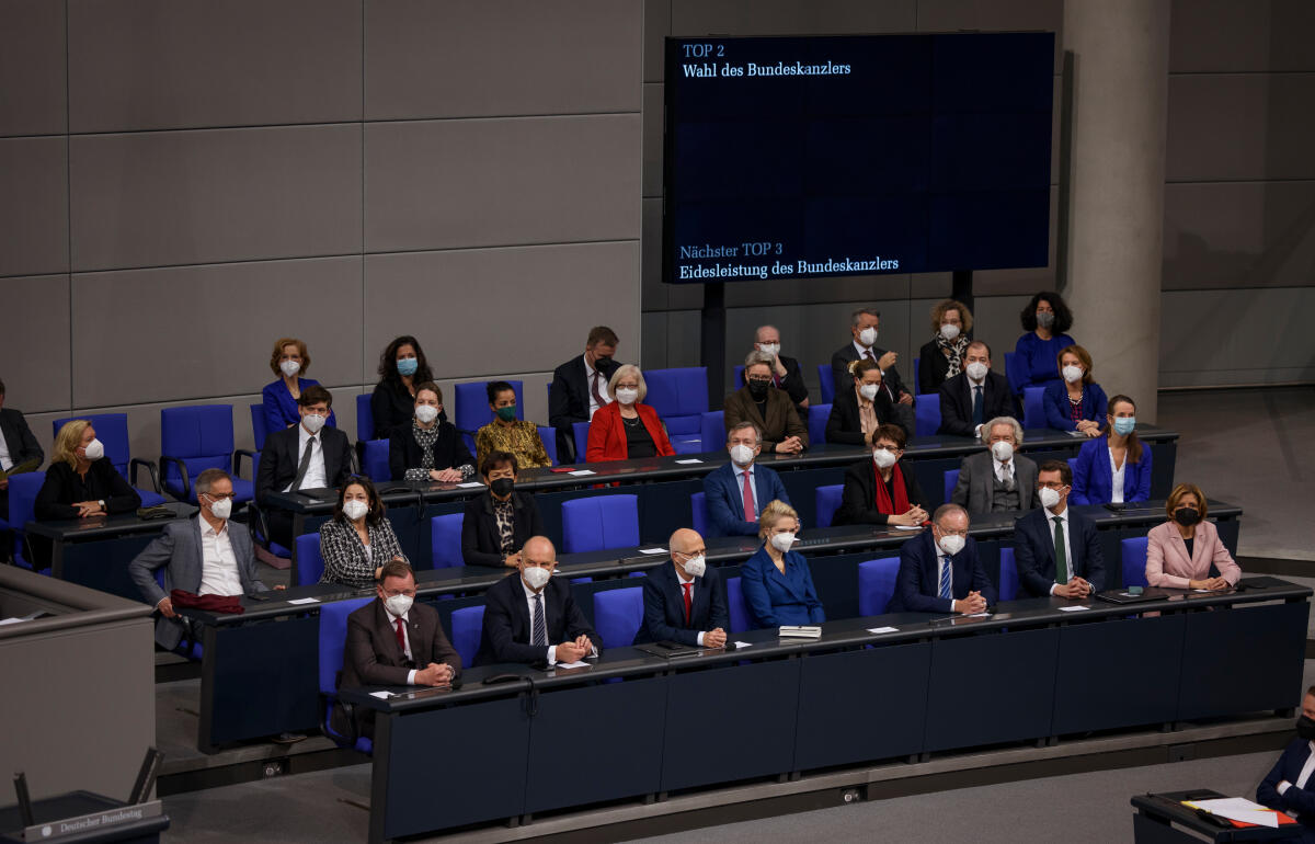  Deutscher Bundestag 5. Sitzung, Blick auf die Sitze Bundesrats während der Wahl Olaf Scholz (SPD) zum Bundeskanzler.