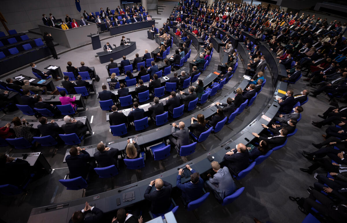  Wahl und Eidesleistung des Bundeskanzlers Olaf Scholz, SPD, MdB. Blick in den Plenarsaal.