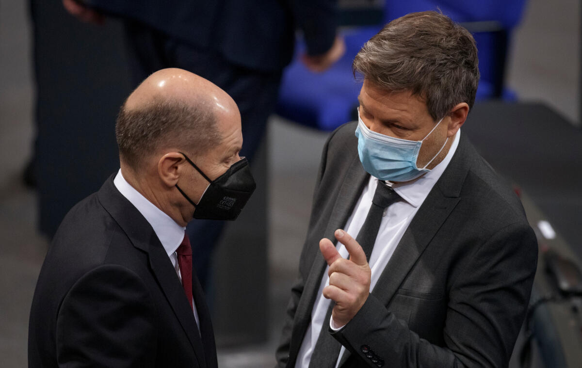 Scholz, Olaf; Habeck, Robert Wahl und Eidesleistung des Bundeskanzlers Olaf Scholz, SPD, MdB. Olaf Scholz (l) mit Robert Habeck (r), Bündnis 90/Die Grünen, MdB.