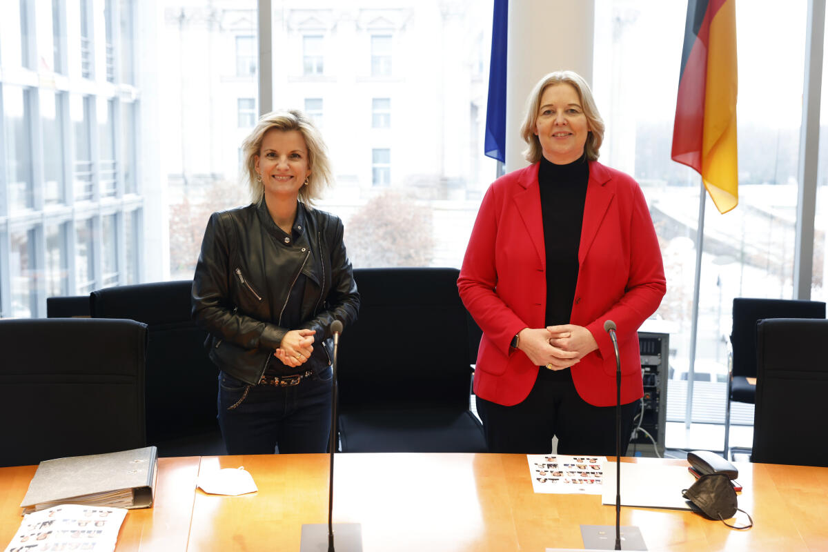 Bundestagspräsidentin Bärbel Bas (r), SPD, MdB, konstituiert den Ausschuss für Wahlprüfung, Immunität und Geschäftsordnung. Vorsitzende ist Daniela Ludwig (l), CDU/CSU, MdB. Bas, Bärbel; Ludwig, Daniela Bundestagspräsidentin Bärbel Bas (r), SPD, MdB, konstituiert den Ausschuss für Wahlprüfung, Immunität und Geschäftsordnung. Vorsitzende ist Daniela Ludwig (l), CDU/CSU, MdB.