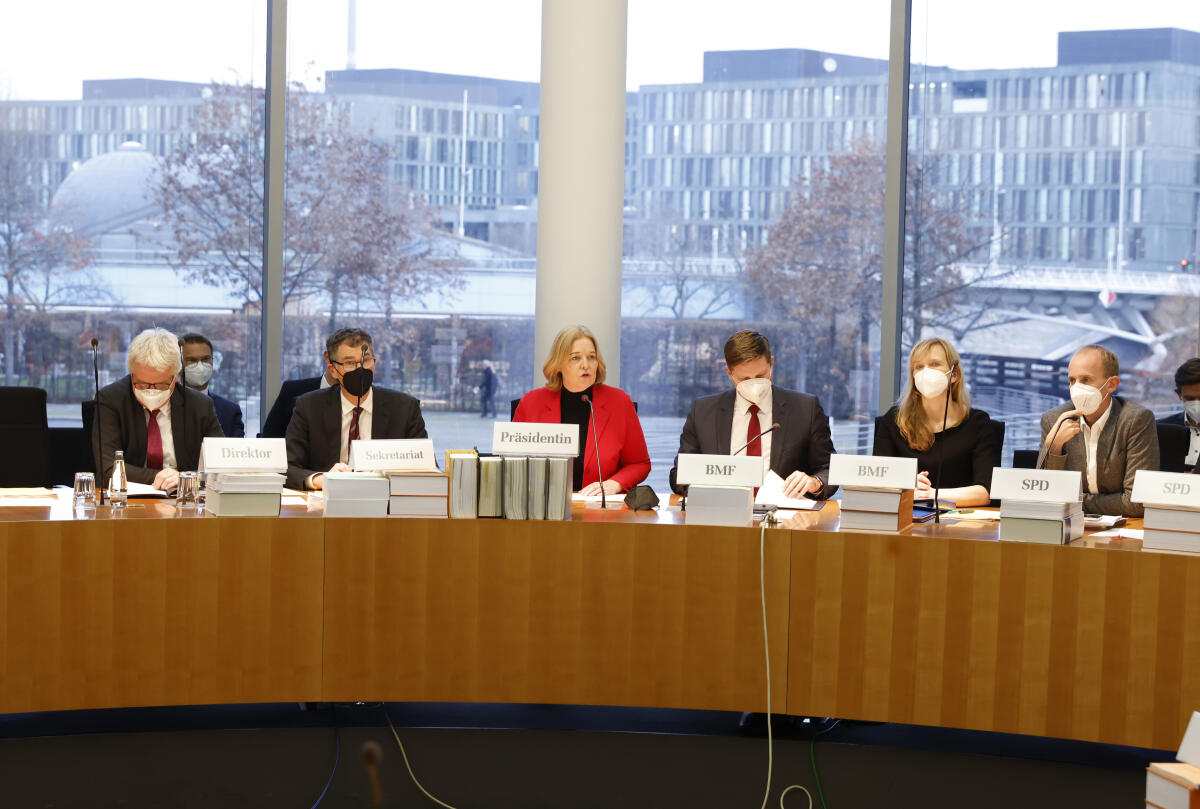 Bundestagspräsidentin Bärbel Bas (m), SPD, MdB, konstituiert den Haushaltsausschuss. Bas, Bärbel Bundestagspräsidentin Bärbel Bas (m), SPD, MdB, konstituiert den Haushaltsausschuss.