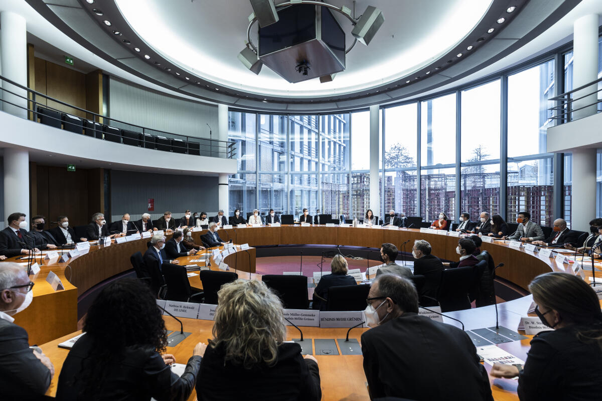 Der Ausschuss für Arbeit und Soziales konstituiert sich. Blick in den Saal. Der Ausschuss für Arbeit und Soziales konstituiert sich. Blick in den Saal.