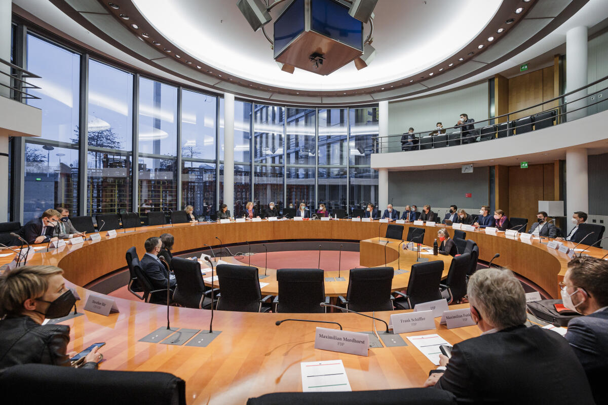 Der Ausschuss für Digitales konstituiert sich. Blick in den Saal. Der Ausschuss für Digitales konstituiert sich. Blick in den Saal.