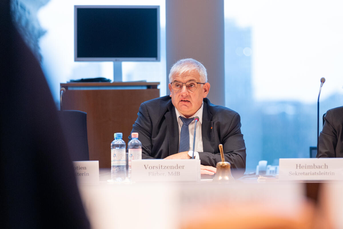 Hermann Färber, CDU/CSU, MdB, ist Vorsitzender des Ausschusses für Ernährung und Landwirtschaft. Färber, Hermann Hermann Färber, CDU/CSU, MdB, ist Vorsitzender des Ausschusses für Ernährung und Landwirtschaft.