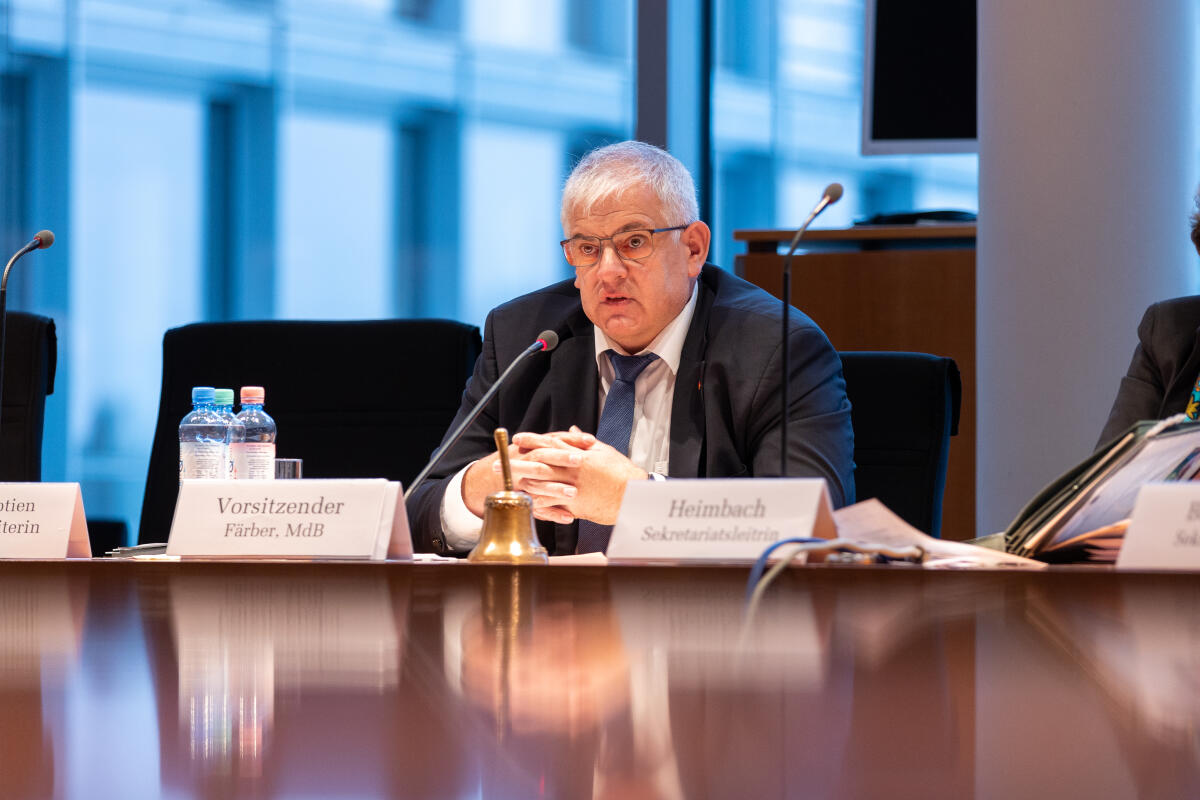 Hermann Färber, CDU/CSU, MdB, ist Vorsitzender des Ausschusses für Ernährung und Landwirtschaft. Färber, Hermann Hermann Färber, CDU/CSU, MdB, ist Vorsitzender des Ausschusses für Ernährung und Landwirtschaft.