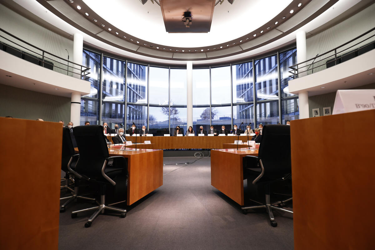 Der Finanzausschuss konstituiert sich. Blick in den Saal. Der Finanzausschuss konstituiert sich. Blick in den Saal.