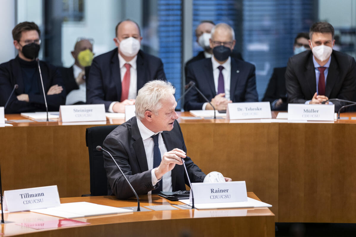 Vorsitzender der Finanzausschusses ist Alois Rainer (m), CDU/CSU, MdB. Rainer, Alois Vorsitzender der Finanzausschusses ist Alois Rainer (m), CDU/CSU, MdB.