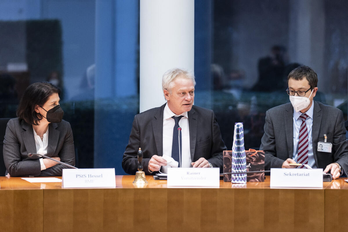 Vorsitzender der Finanzausschusses ist Alois Rainer (m), CDU/CSU, MdB. Rainer, Alois Vorsitzender der Finanzausschusses ist Alois Rainer (m), CDU/CSU, MdB.