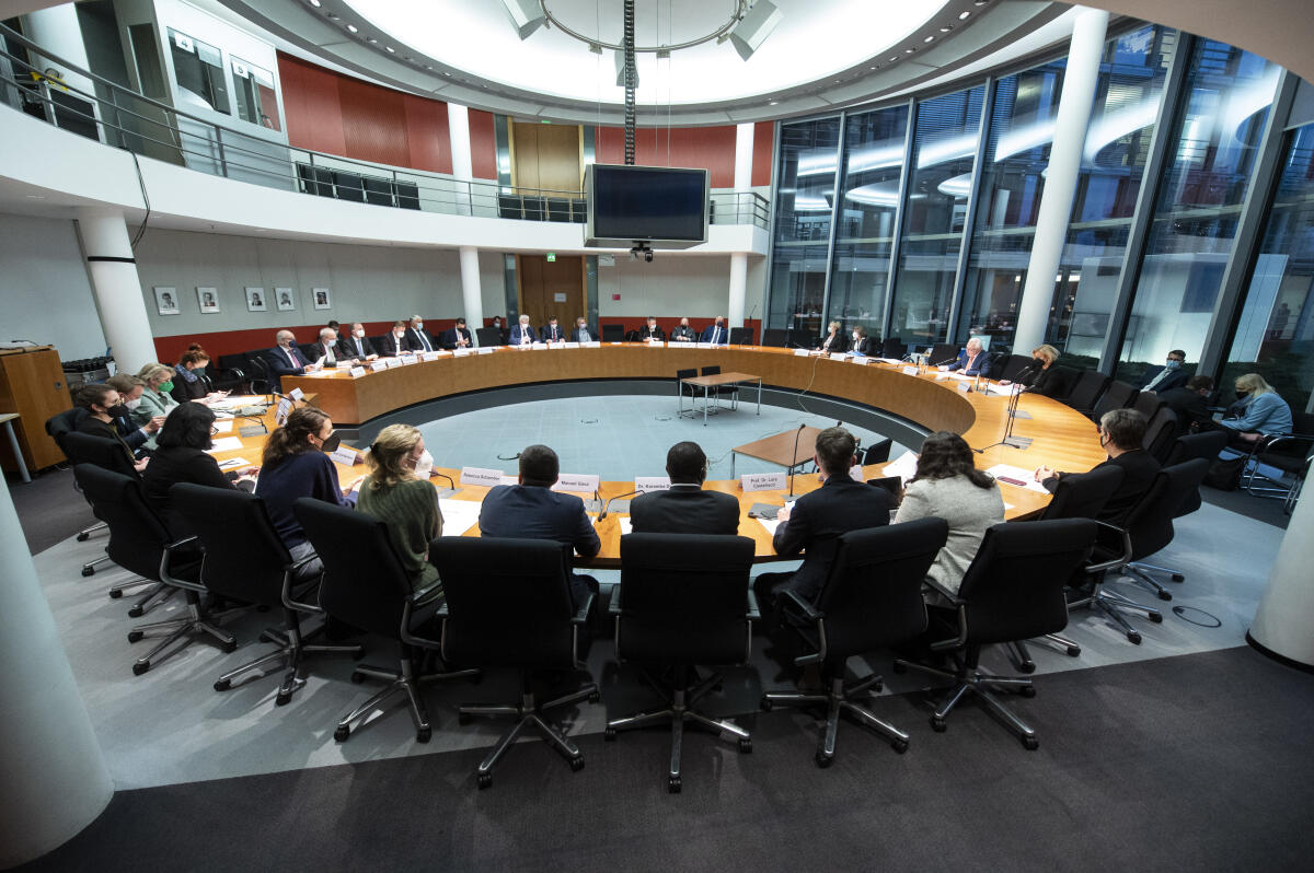  Der Ausschuss für wirtschaftliche Zusammenarbeit und Entwicklung konstituiert sich. Blick in den Saal.