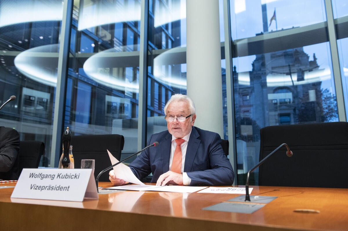 Bundestagsvizepräsident Wolfgang Kubicki, FDP, MdB, konstituiert den Ausschuss für wirtschaftliche Zusammenarbeit und Entwicklung. Kubicki, Wolfgang Bundestagsvizepräsident Wolfgang Kubicki, FDP, MdB, konstituiert den Ausschuss für wirtschaftliche Zusammenarbeit und Entwicklung.