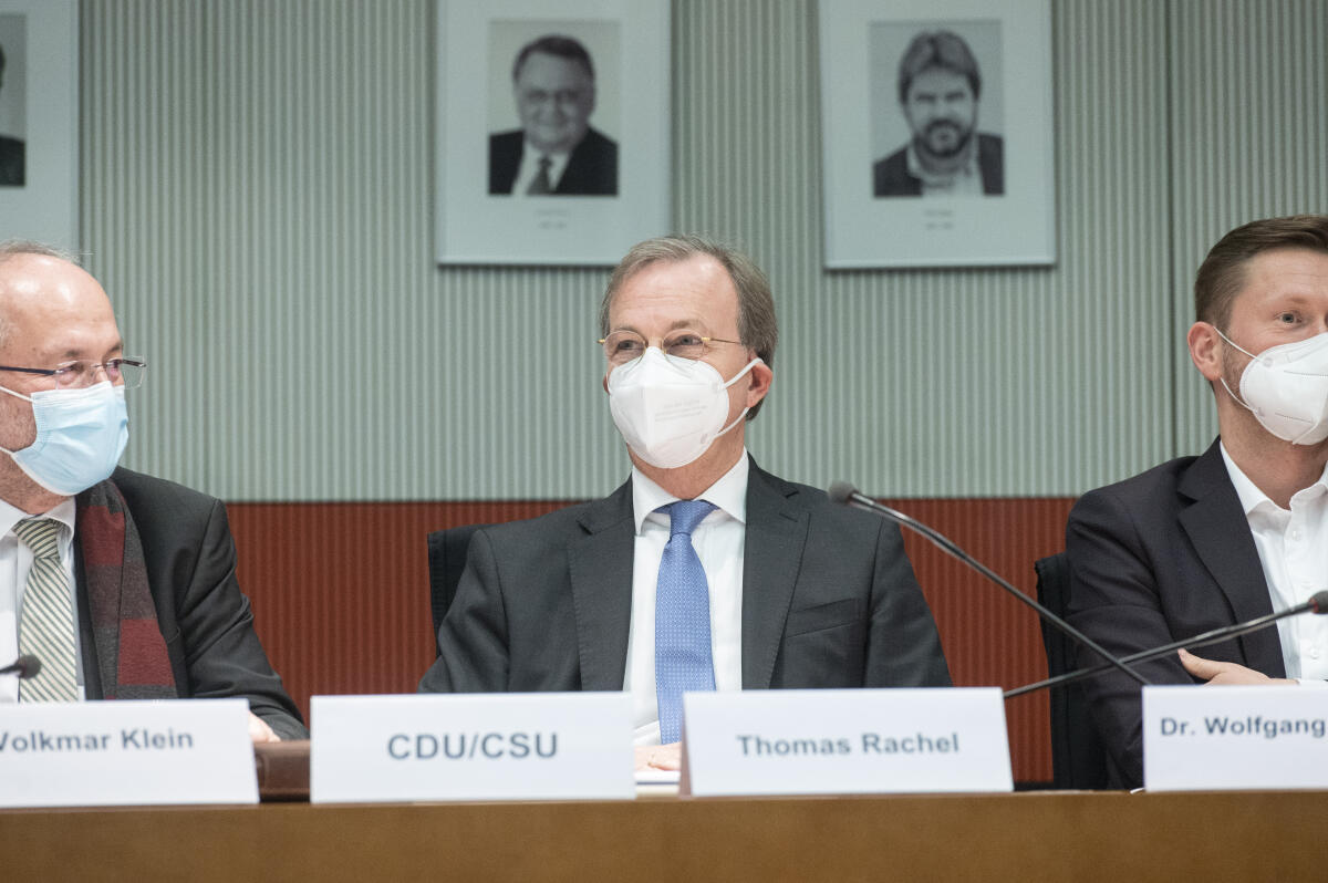 Thomas Rachel (m), CDU/CSU, MdB, leitet kommissarisch den Ausschuss für wirtschaftliche Zusammenarbeit und Entwicklung. Rachel, Thomas Thomas Rachel (m), CDU/CSU, MdB, leitet kommissarisch den Ausschuss für wirtschaftliche Zusammenarbeit und Entwicklung.