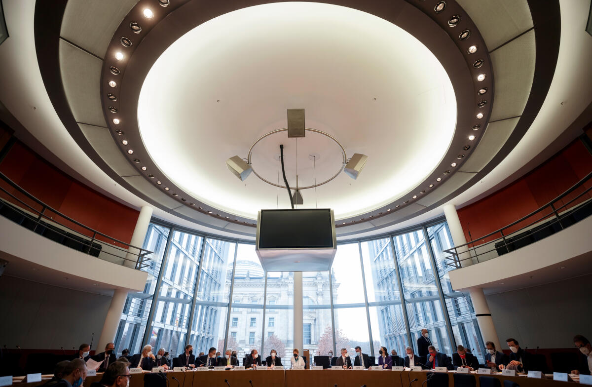  Der Auswärtige Ausschuss konstituiert sich. Blick in den Saal.