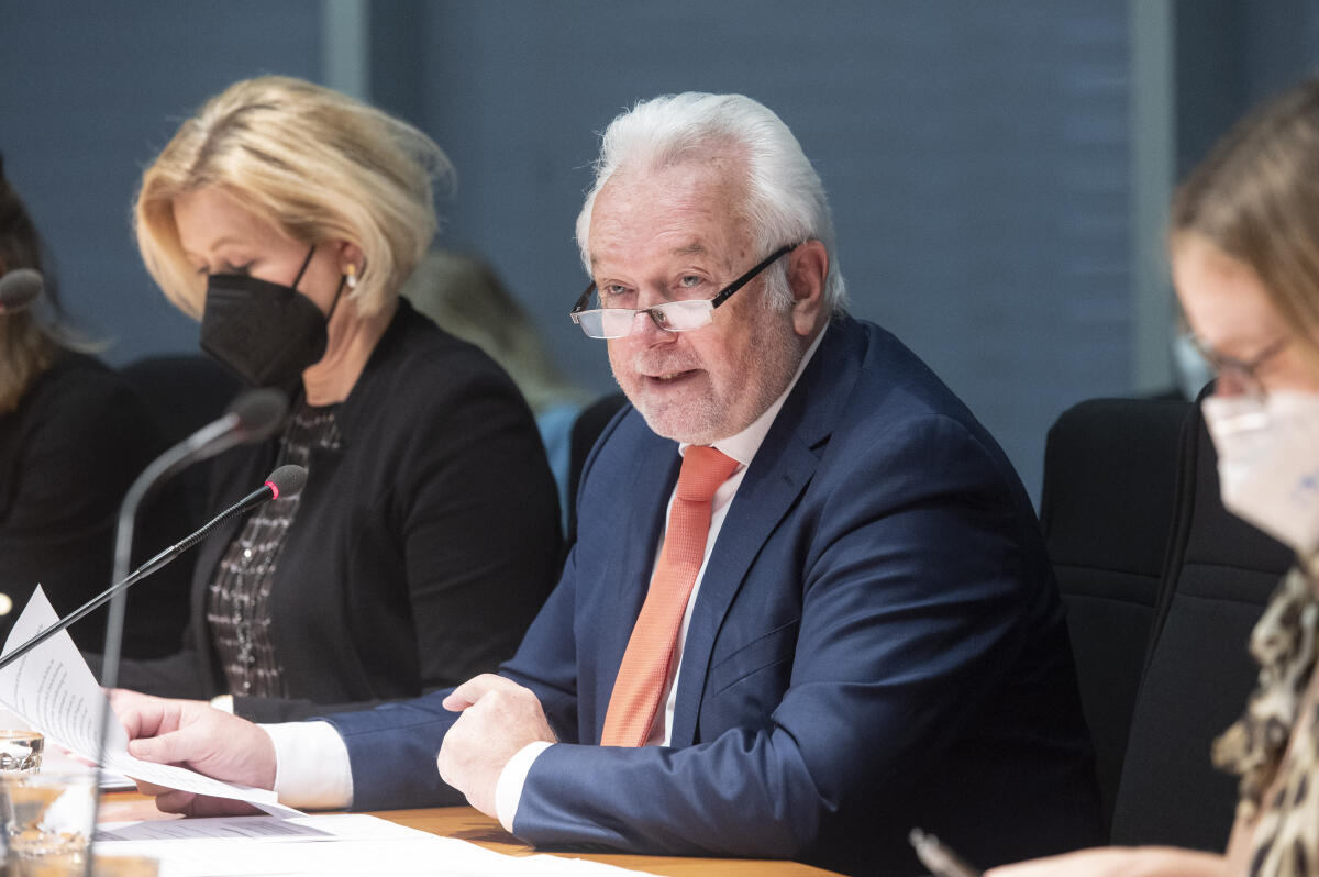 Kubicki, Wolfgang Bundestagsvizepräsident Wolfgang Kubicki (m), FDP, MdB, konstituiert den Verteidigungsausschuss.
