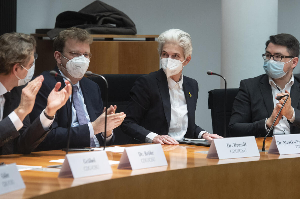 Strack-Zimmermann, Marie-Agnes Vorsitzende des Verteidigungsausschusses ist Dr. Marie-Agnes Strack-Zimmermann (2vr), FDP, MdB.