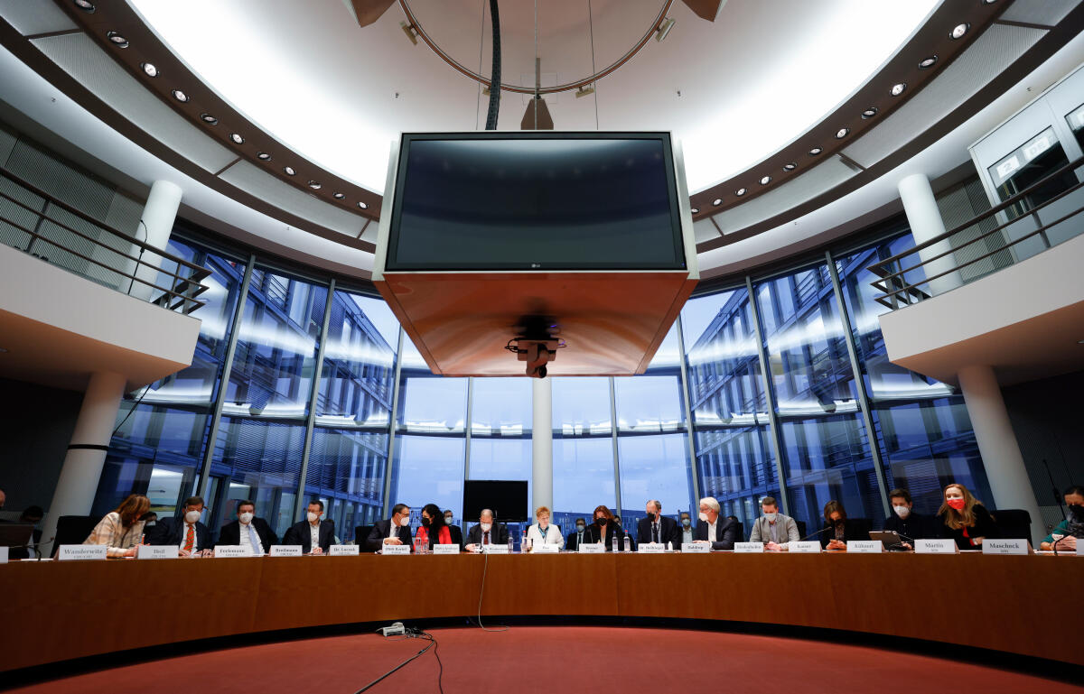 Der Ausschuss für Wohnen, Stadtentwicklung, Bauwesen und Kommunen konstituiert sich. Blick in den Saal. Der Ausschuss für Wohnen, Stadtentwicklung, Bauwesen und Kommunen konstituiert sich. Blick in den Saal.