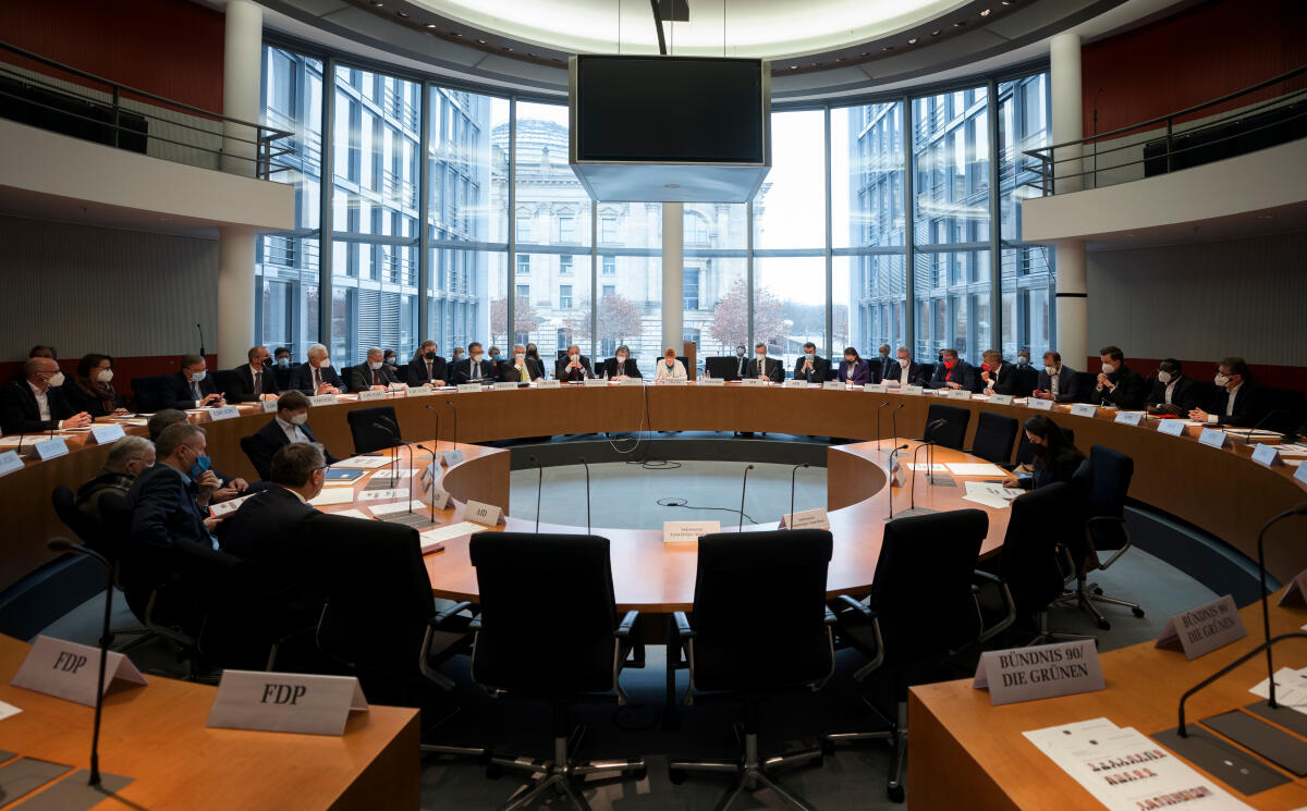 Konstituierung des Auswärtigen Ausschusses durch Vizepräsidentin des Deutschen Bundestages, Petra Pau, Die Linke, MdB, im Sitzungssaal im Paul-Löbe-Haus. Konstituierung des Auswärtigen Ausschusses durch Vizepräsidentin des Deutschen Bundestages, Petra Pau, Die Linke, MdB, im Sitzungssaal im Paul-Löbe-Haus.