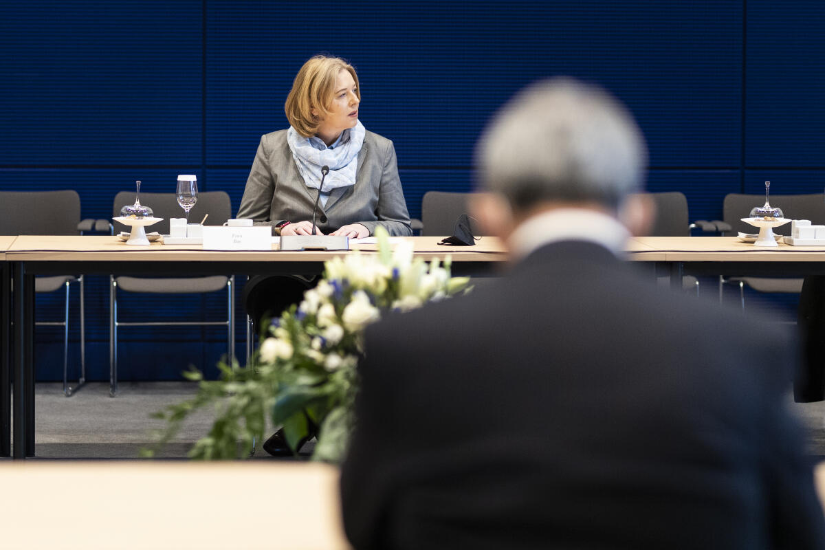 Bundestagspräsidentin Bärbel Bas (im Bild), SPD, MdB, empfängt den Präsidenten der Knesset in Israel, Mickey Levy, zum Gespräch im Deutschen Bundestag. Bas, Bärbel Bundestagspräsidentin Bärbel Bas (im Bild), SPD, MdB, empfängt den Präsidenten der Knesset in Israel, Mickey Levy, zum Gespräch im Deutschen Bundestag.