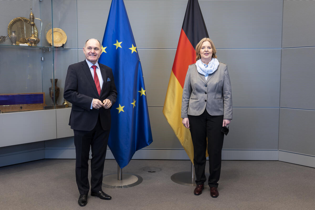 Bundestagspräsidentin Bärbel Bas (r), SPD, MdB, empfängt Wolfgang Sobotka (l), Präsident des österreichischen Nationalrates, im Deutschen Bundestag. Bas, Bärbel; Sobotka, Wolfgang Bundestagspräsidentin Bärbel Bas (r), SPD, MdB, empfängt Wolfgang Sobotka (l), Präsident des österreichischen Nationalrates, im Deutschen Bundestag.
