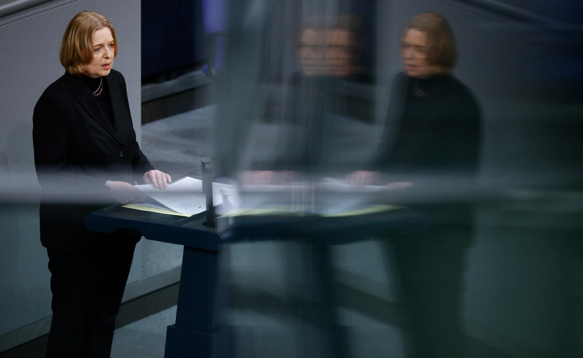 Gedenkstunde des Deutschen Bundestages zum Tag des Gedenkens an die Opfer des Nationalsozialismus: Bundestagspräsidentin Bärbel Bas (im Bild), SPD, MdB, bei ihrer Begrüßungsansprache. Bas, Bärbel Gedenkstunde des Deutschen Bundestages zum Tag des Gedenkens an die Opfer des Nationalsozialismus: Bundestagspräsidentin Bärbel Bas (im Bild), SPD, MdB, bei ihrer Begrüßungsansprache.