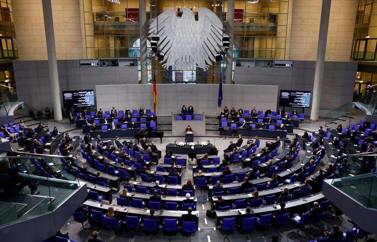  Gedenkstunde des Deutschen Bundestages zum Tag des Gedenkens an die Opfer des Nationalsozialismus: Dr. Inge Auerbacher hält die Gedenkrede. Blick ins Plenum.