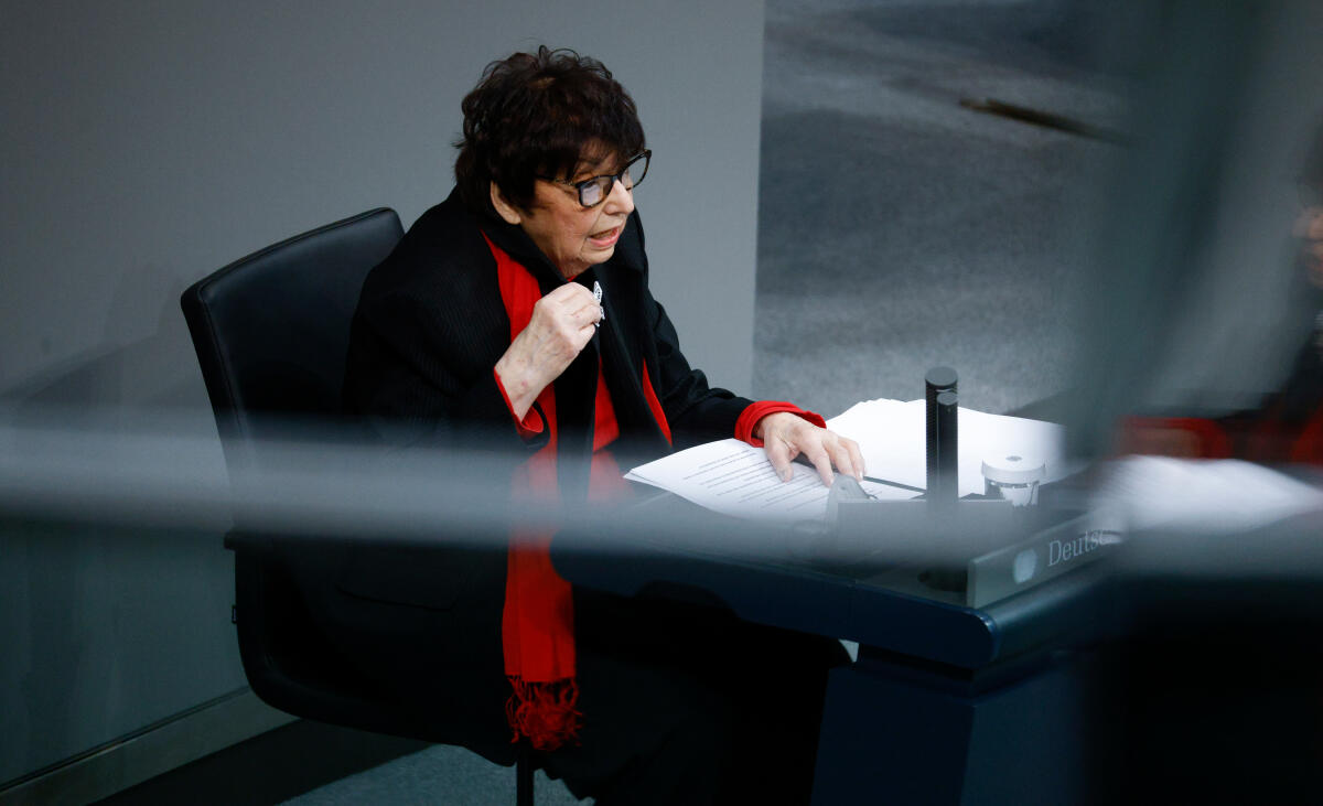 Gedenkstunde des Deutschen Bundestages zum Tag des Gedenkens an die Opfer des Nationalsozialismus: Dr. Inge Auerbacher (im Bild) hält die Gedenkrede. Auerbacher, Inge Gedenkstunde des Deutschen Bundestages zum Tag des Gedenkens an die Opfer des Nationalsozialismus: Dr. Inge Auerbacher (im Bild) hält die Gedenkrede.