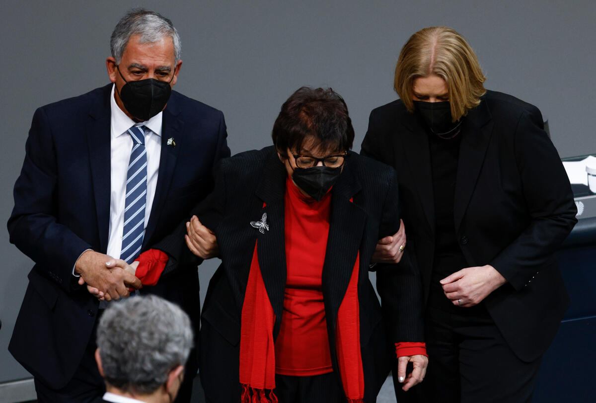 Gedenkstunde des Deutschen Bundestages zum Tag des Gedenkens an die Opfer des Nationalsozialismus (vlnr): S. E. Mickey Levy, Präsident der Knesset des Staates Israel, Dr. Inge Auerbacher und Bundestagspräsidentin Bärbel Bas, SPD, MdB. Levy, Mickey; Auerbacher, Inge; Bas, Bärbel Gedenkstunde des Deutschen Bundestages zum Tag des Gedenkens an die Opfer des Nationalsozialismus (vlnr): S. E. Mickey Levy, Präsident der Knesset des Staates Israel, Dr. Inge Auerbacher und Bundestagspräsidentin Bärbel Bas, SPD, MdB.