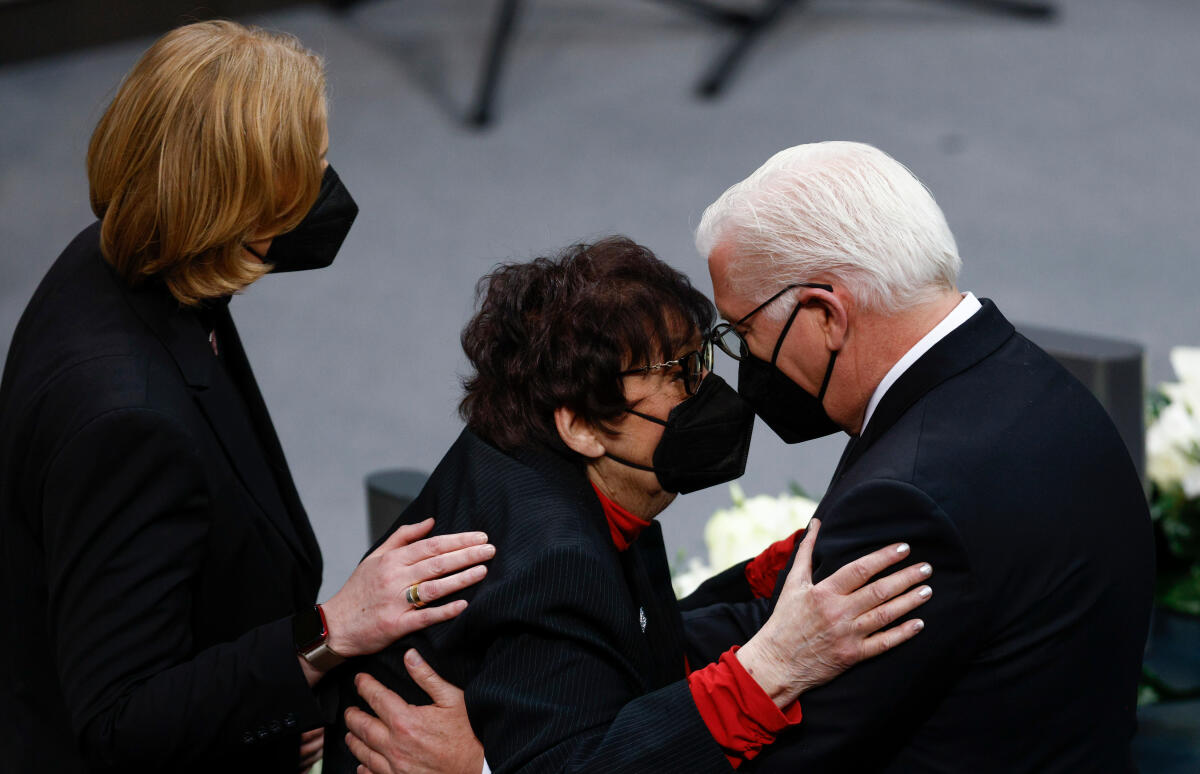 Gedenkstunde des Deutschen Bundestages zum Tag des Gedenkens an die Opfer des Nationalsozialismus (vlnr): Bundestagspräsidentin Bärbel Bas, SPD, MdB, Dr. Inge Auerbacher und Bundespräsident Frank-Walter Steinmeier. Bas, Bärbel; Auerbacher, Inge; Steinmeier, Frank-Walter Gedenkstunde des Deutschen Bundestages zum Tag des Gedenkens an die Opfer des Nationalsozialismus (vlnr): Bundestagspräsidentin Bärbel Bas, SPD, MdB, Dr. Inge Auerbacher und Bundespräsident Frank-Walter Steinmeier.
